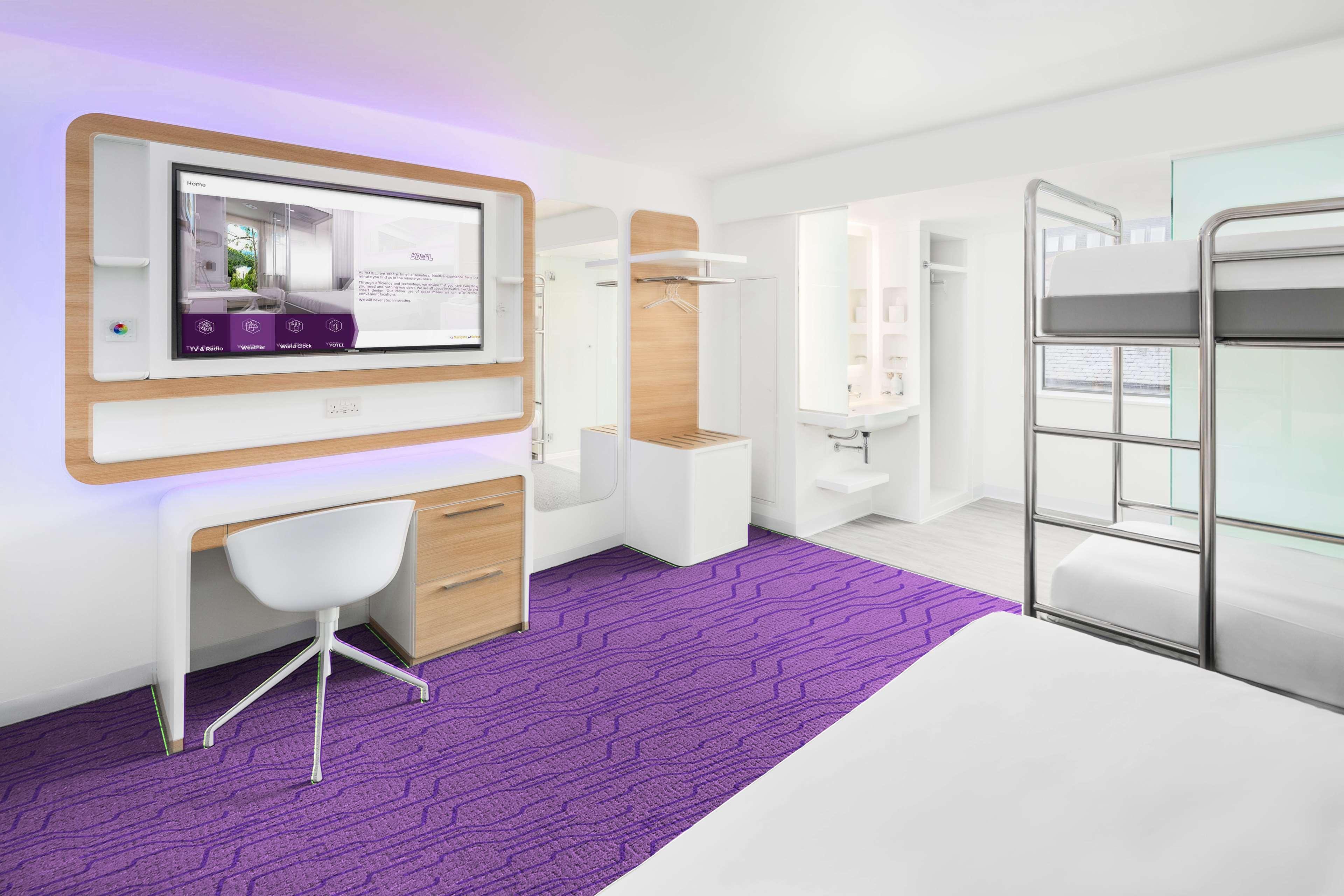 Yotel Edimburgo Esterno foto Room interior