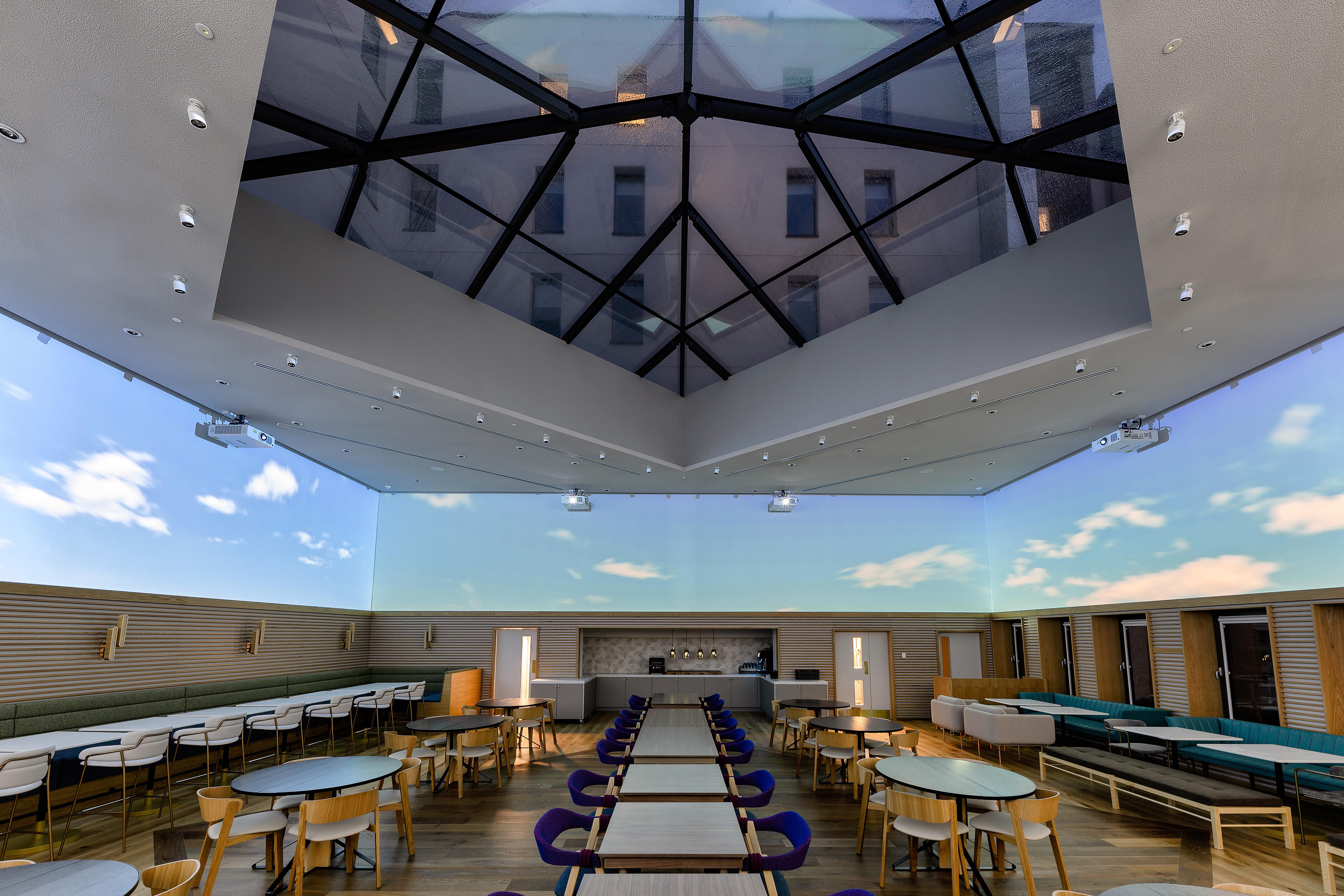 Yotel Edimburgo Esterno foto The SkyDome at the 15th floor of the SkyDome