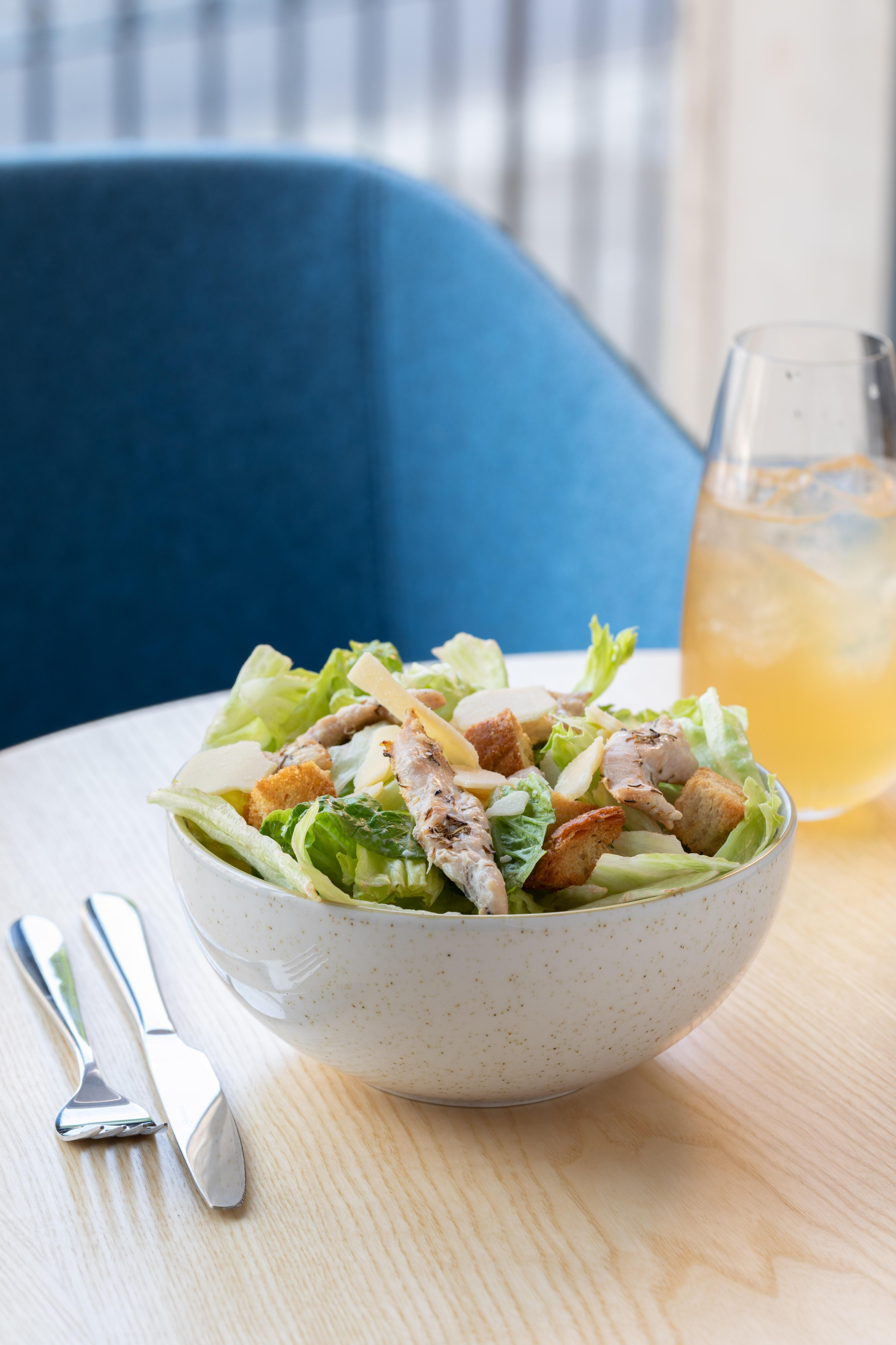 Yotel Edimburgo Esterno foto Caesar salad