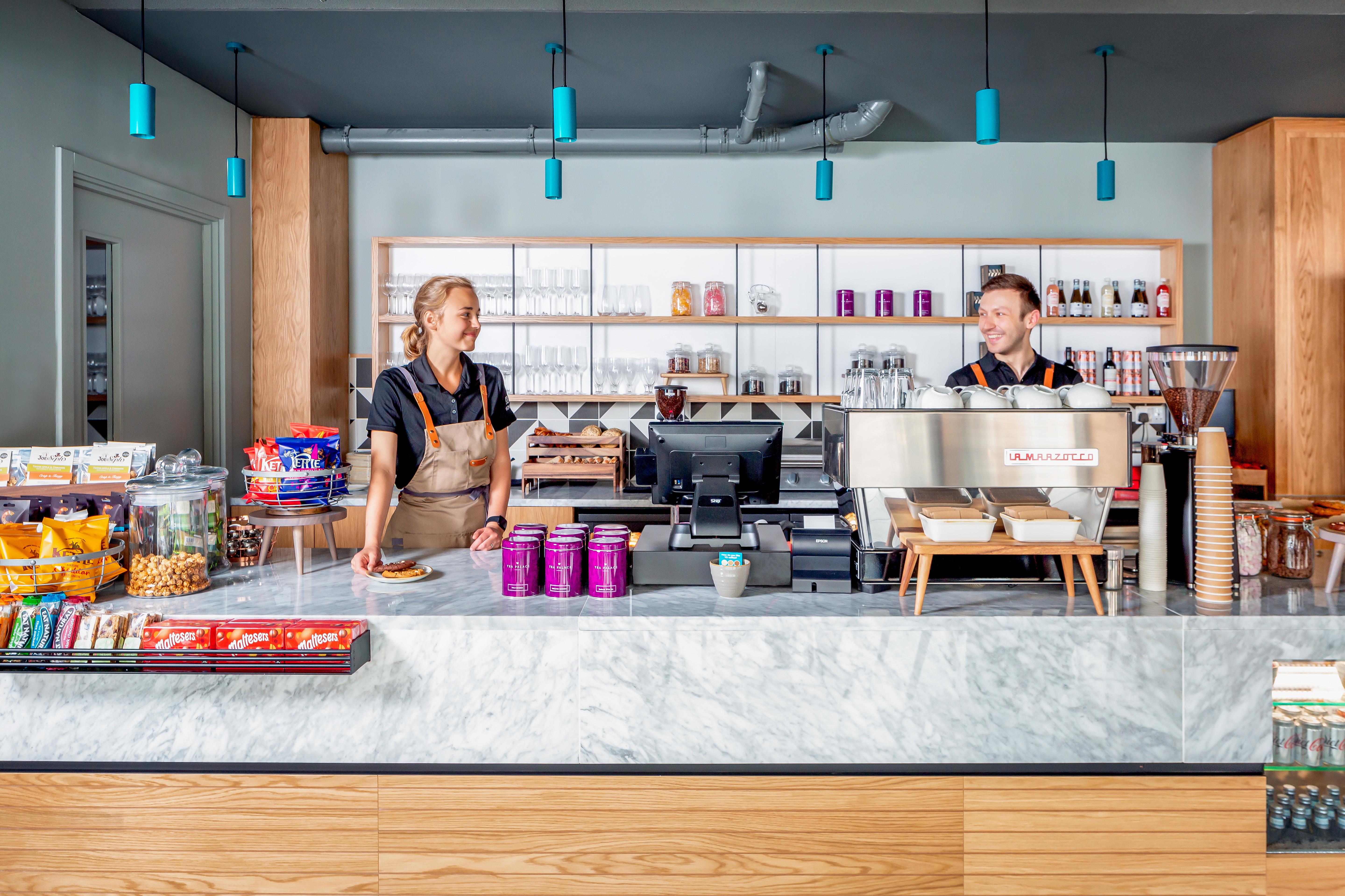 Yotel Edimburgo Esterno foto A coffee shop in Amsterdam