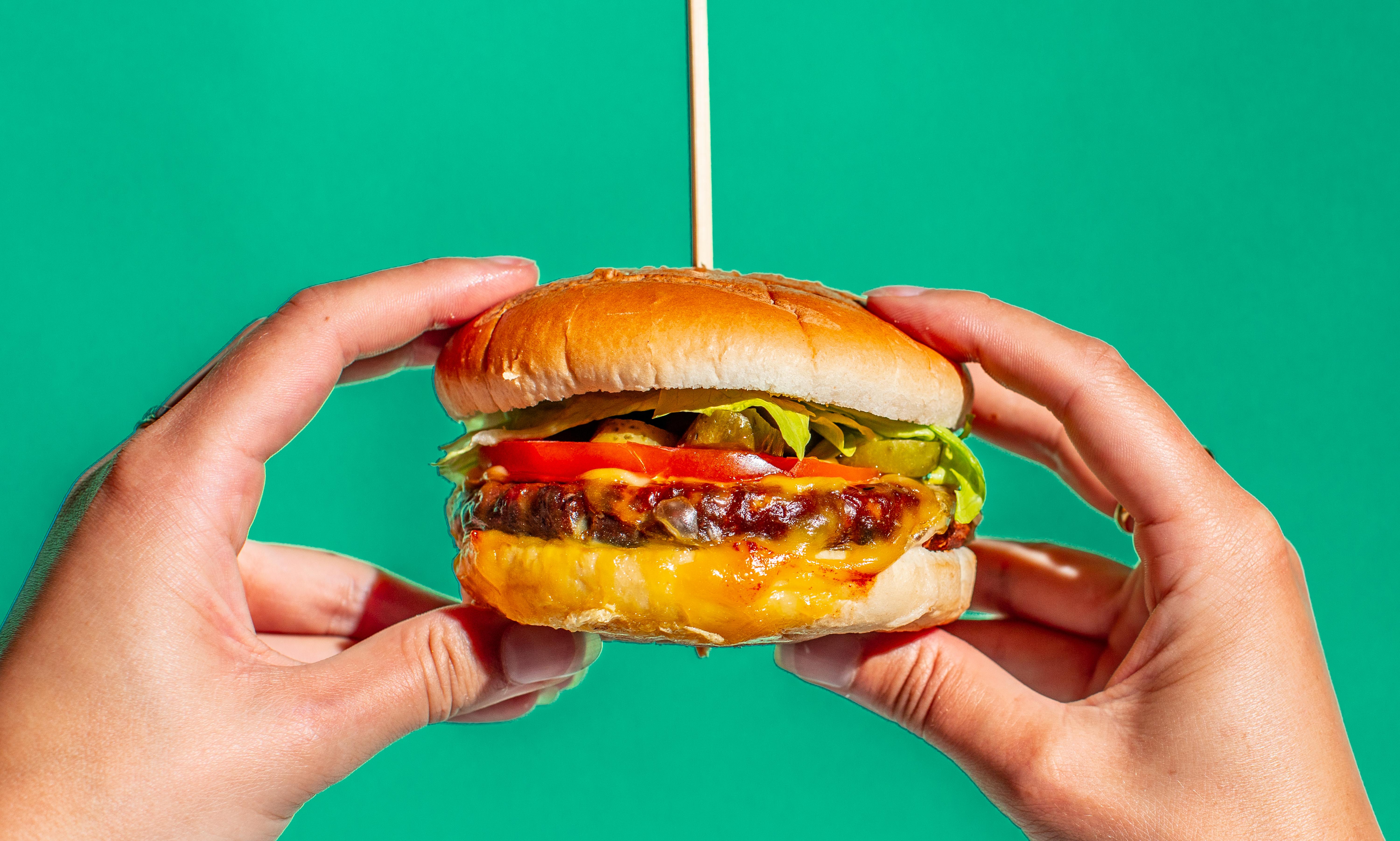 Yotel Edimburgo Esterno foto "The vegan burger is a plant based burger that is made from chickpeas, carrots, potatoes, and other ingredients."