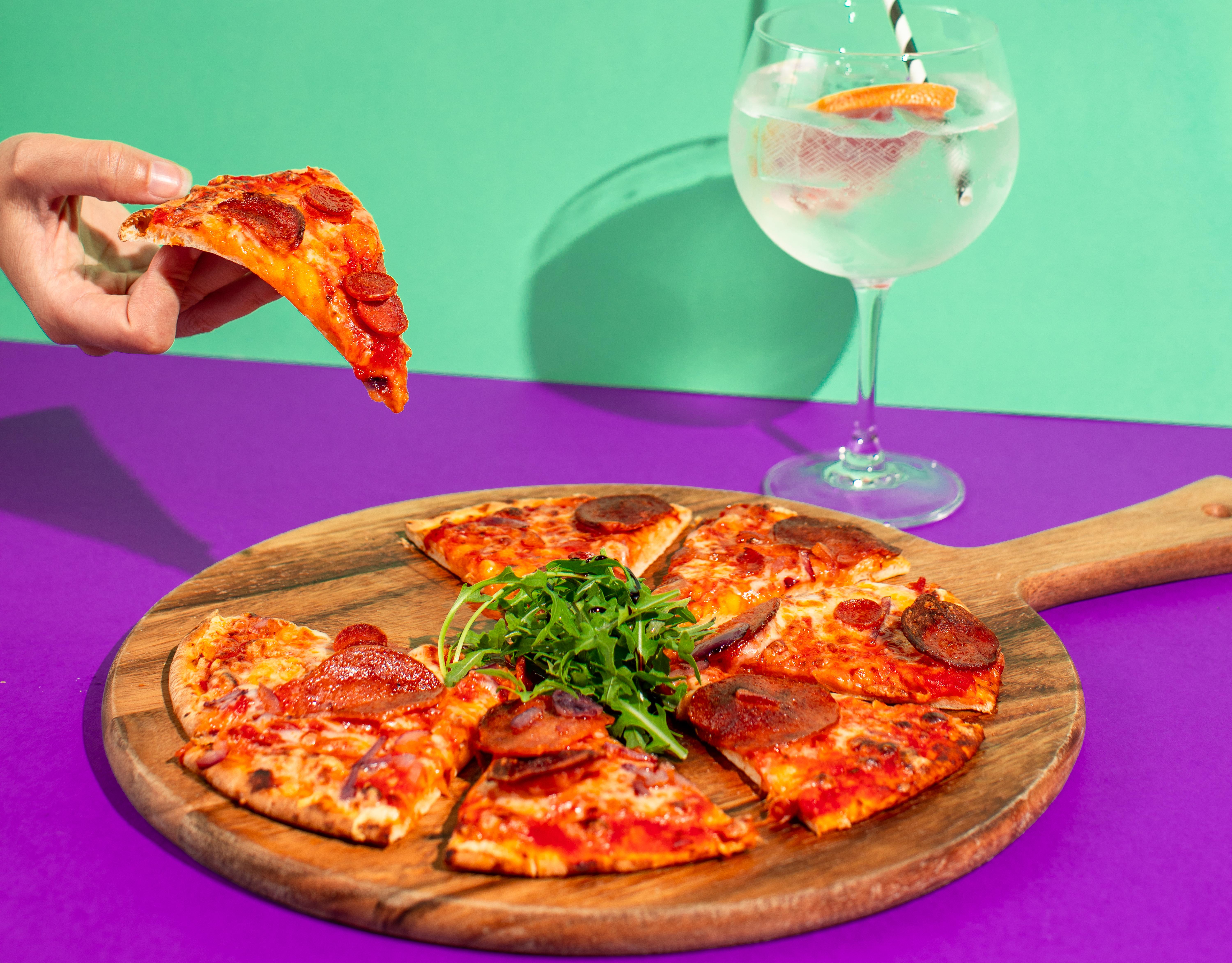 Yotel Edimburgo Esterno foto "Pizza and gin are the best combination"